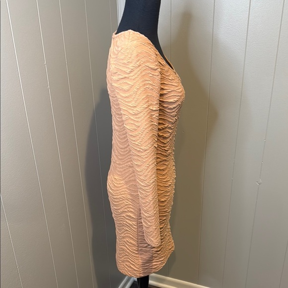 Z BCBGMaxAzria Women’s Small Peach Scoop Neck Bodycon Dress - Picture 3 of 5
